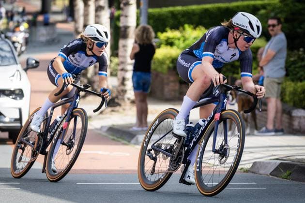 EDE - Atmosphere of frontrunners Eline Jansen and Lonneke Uneken (l-r) on the road during the Dutch women s Road cycling, Rad, Radsport, Strasse championships. ANP VINCENT JANNINK xVIxANPxSportx xxANPxIVx 530619748 originalFilename: 530619748.jpg