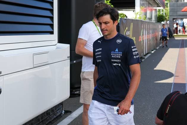 Carlos Sainz jr. (Atlassian Williams Racing 55) im Fahrerlager, Paddock, 3 Freies Training, Grosser Preis von Oesterreich, Motorsport, Herren, Formel 1, 28.06.2025 Spielberg Steiermark Oesterreich