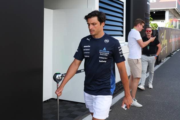 Carlos Sainz jr. (Atlassian Williams Racing 55) im Fahrerlager, Paddock, 3 Freies Training, Grosser Preis von Oesterreich, Motorsport, Herren, Formel 1, 28.06.2025 Spielberg Steiermark Oesterreich