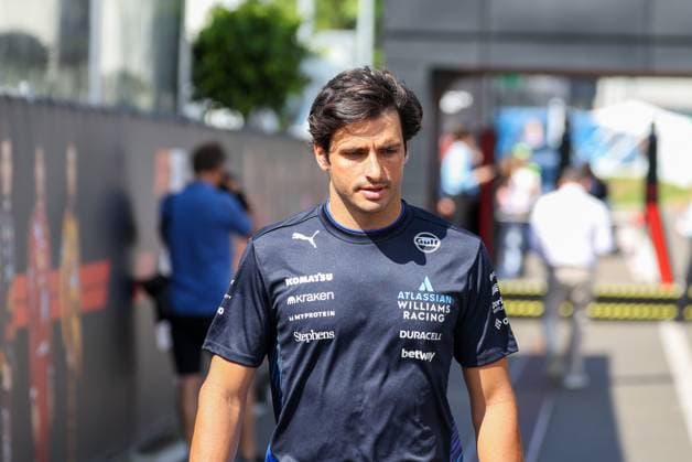 Carlos Sainz jr. (Atlassian Williams Racing 55) im Fahrerlager, Paddock, 3 Freies Training, Grosser Preis von Oesterreich, Motorsport, Herren, Formel 1, 28.06.2025 Spielberg Steiermark Oesterreich