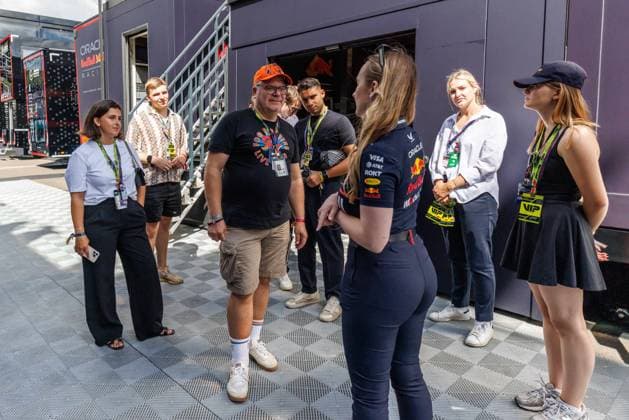 Elton (deutscher Fernsehmoderator) zu Gast bei Red Bull Racing, Grosser Preis von Oesterreich, Motorsport, Formel 1, Saison 2025, 28.06.2025 Grosser Preis von Oesterreich, Motorsport, Formel 1, Saison 2025, 28.06.2025 Copyright: xEibner-Pressefoto AlexanderxNeisx EP_ANS