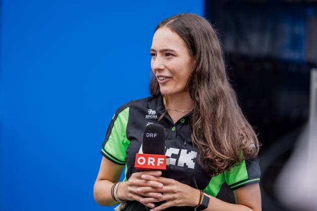 FORMULA 1 - GP of Austria 2025 SPIELBERG,AUSTRIA,28.JUN.25 - MOTORSPORTS, FORMULA 1 - Grand Prix of Austria, Red Bull Ring, practice and qualifying. Image shows F1 Academy driver Emma Felbermayr (Sauber) during an interview with ORF.  GEPAxpictures xMatthiasxTrinkl