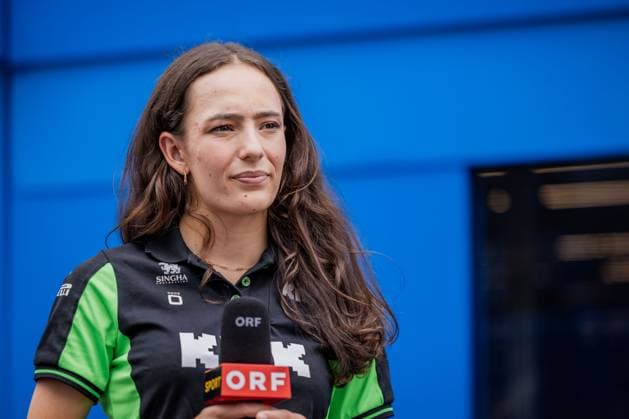 FORMULA 1 - GP of Austria 2025 SPIELBERG,AUSTRIA,28.JUN.25 - MOTORSPORTS, FORMULA 1 - Grand Prix of Austria, Red Bull Ring, practice and qualifying. Image shows F1 Academy driver Emma Felbermayr (Sauber) during an interview with ORF.  GEPAxpictures xMatthiasxTrinkl