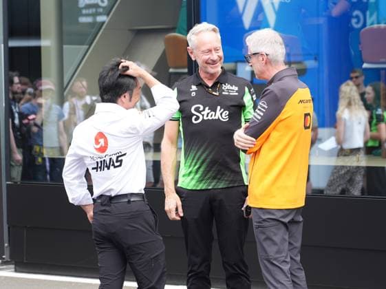 Formel 1 Großer Preis von Österreich 2025 28.06.2025, Red Bull Ring, Spielberg, Formel 1 Großer Preis von Österreich 2025 , im Bild Teamchef Ayao Komatsu (Moneygram Haas F1 Team), Teamchef Jonathan Wheatley (Alfa Romeo F1 Team Stake), Alessandro Alunni Bravi (McLaren F1 Team)