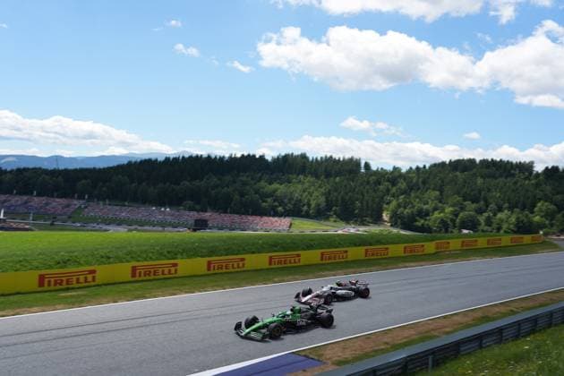 Formel 1 Großer Preis von Österreich 2025 28.06.2025, Red Bull Ring, Spielberg, Formel 1 Großer Preis von Österreich 2025 , im Bild Nico Hülkenberg (DEU), Stake F1 Team Kick Sauber, Oliver Bearman (GBR), MoneyGram Haas F1 Team