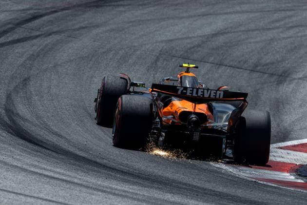 Lando Norris (McLaren Formula 1 Team, Großbritannien, 04) im MCL39 mit Funken Funkenflug, AUT, Formel 1 Weltmeisterschaft, MSC Cruises Grand Prix von Oesterreich, Red Bull Ring Spielberg, Qualifying Day, Saison 2025, 28.06.2025 AUT, Formel 1 Weltmeisterschaft, MSC Cruises Grand Prix von Oesterreich, Red Bull Ring Spielberg, Qualifying Day, Saison 2025, 28.06.2025 Spielberg Copyright: xEibner-Pressefoto Memmlerx EP_MMR