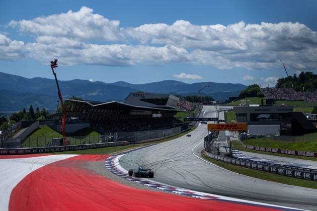Lance Stroll (Aston Martin Aramco F1 Team, Kanada, 18) im AMR25 in der letzten Kurve mit Blick auf Start - Ziel - Geraden und Alpenpanorama, AUT, Formel 1 Weltmeisterschaft, MSC Cruises Grand Prix von Oesterreich, Red Bull Ring Spielberg, Qualifying Day, Saison 2025, 28.06.2025 AUT, Formel 1 Weltmeisterschaft, MSC Cruises Grand Prix von Oesterreich, Red Bull Ring Spielberg, Qualifying Day, Saison 2025, 28.06.2025 Spielberg Copyright: xEibner-Pressefoto Memmlerx EP_MMR