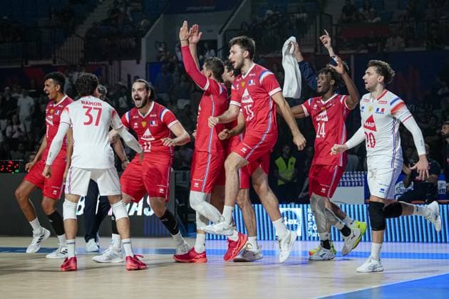 Volleyball - FIVB Men s Volleyball Nations League - Slovenia - France - 28.06.2025 Team France celebrate after winning with 3:0 against Slovenia during Mens Volleyball Nations League in Burgas, VNL Bulgaria Copyright: xYulianxTodorovx