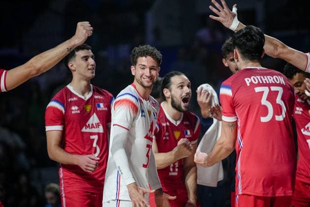 Volleyball - FIVB Men s Volleyball Nations League - Slovenia - France - 28.06.2025 Team France celebrate after winning with 3:0 against Slovenia during Mens Volleyball Nations League in Burgas, VNL Bulgaria Copyright: xYulianxTodorovx