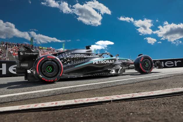 George Russell (Mercedes-AMG Petronas 63) kommt aus der Boxengasse, Qualifying, Grosser Preis von Oesterreich, Motorsport, Herren, Formel 1, 28.06.2025 Spielberg Steiermark Oesterreich