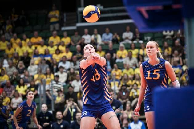 ÄNGELHOLM, SVERIGE 20250628 Sweden s Julia Nilsson (left) and Kirsten Van Leuhusen during the CEV Women s Volleyball European Golden League semifinal match between Ukraine and Sweden at Catena Arena, in Angelholm, Sweden, on June 28, 2025. ÄNGELHOLM SVERIGE x11566x