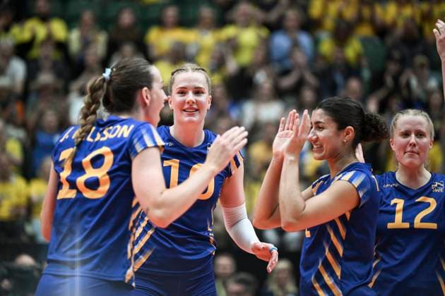 ÄNGELHOLM, SVERIGE 20250628 Sweden s Julia Nilsson (left) and Maya Tabron celebrae during the CEV Women s Volleyball European Golden League semifinal match between Ukraine and Sweden at Catena Arena, in Angelholm, Sweden, on June 28, 2025. ÄNGELHOLM SVERIGE x11566x