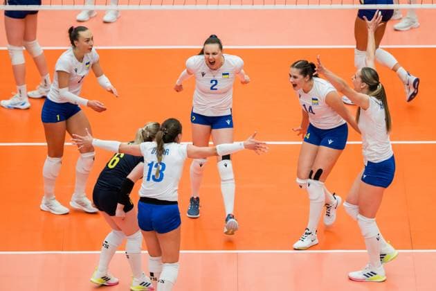 250628 Oleksandra Milenko, Diana Meliushkyna and Daria Sharhorodska of Ukraine celebrates during the Women s European Golden League semifinal volleyball match between Sweden and Ukraine on June 28, 2025 in Ängelholm. Photo: Petter Arvidson BILDBYRAN kod PA PA1041 volleyboll volleyball european golden league semifinal semifinals sverige ukraine sweden dam bbeng ukraina jubel Copyright: PETTERxARVIDSON BB250628PA061