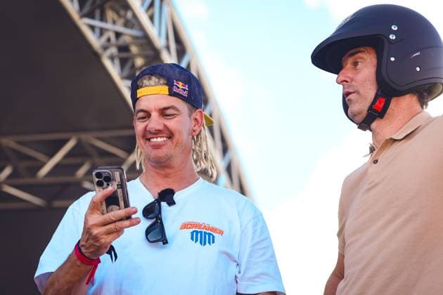 FORMULA 1 - GP of Austria 2025 SPIELBERG,AUSTRIA,28.JUN.25 - MOTORSPORTS, FORMULA 1 - Grand Prix of Austria, Red Bull Ring, practice and qualifying. Image shows Mad Mike Whiddett (NZL Red Bull) and Mark Webber.  GEPAxpictures xManuelxBinder