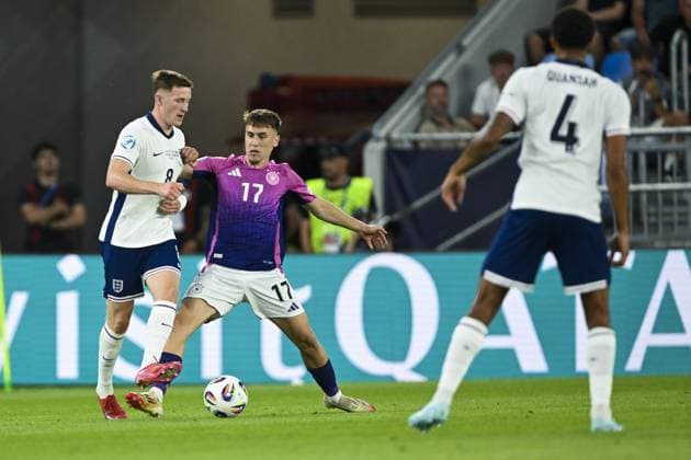 BRATISLAVA - Elliot Anderson of England U21, U 21 Brajan Gruda of Germany U21(l-r) at the National Football Stadium during the Under-21 European Championship, EM, Europameisterschaft final between Young England and Young Germany. ANP Hollandse Hoogte UEFA European Under-21 Championship 2025 Final 2024 25 xVIxANPxSportx xGerritxvanxKeulenxIVx 530647036 originalFilename: 530647036.jpg
