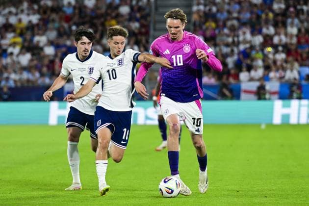 BRATISLAVA - Tino Livramento of England U21, U 21 James McAtee of England U21, Nick Woltemade of Germany U21 (l-r) at the National Football Stadium during the Under-21 European Championship, EM, Europameisterschaft final between Young England and Young Germany. ANP Hollandse Hoogte UEFA European Under-21 Championship 2025 Final 2024 25 xVIxANPxSportx xGerritxvanxKeulenxIVx 530647167 originalFilename: 530647167.jpg