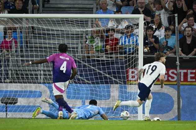 BRATISLAVA - Bright Arrey Mbi of Germany U21, U 21 Germany U21 goalkeeper Tjark Ernst, Harvey Elliot of England U21 scoring 1-0 (l-r) at the National Football Stadium during the Under-21 European Championship, EM, Europameisterschaft final between Young England and Young Germany. ANP Hollandse Hoogte UEFA European Under-21 Championship 2025 Final 2024 25 xVIxANPxSportx xGerritxvanxKeulenxIVx 530647416 originalFilename: 530647416.jpg