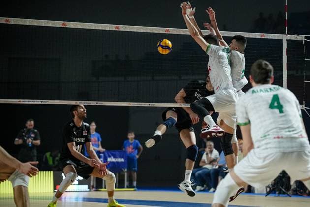 Volleyball - FIVB Men s Volleyball Nations League - Bugaria - Turkey - 28.06.2025 Aleks Grozdanov blocking YiÄüit GülmezoÄülu™s attack during Mens Volleyball Nations League in Burgas, VNL Bulgaria Copyright: xYulianxTodorovx