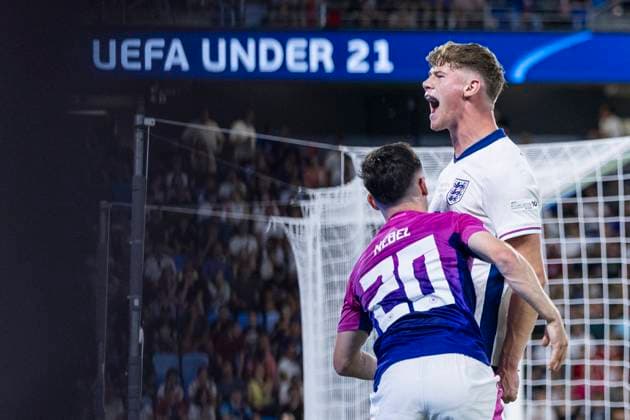 UEFA U21, U 21 Europameisterschaft, Finale: England - Deutschland; 28.06.2025 Charlie Cresswell (England, 5) jubelt nach gelungener Defensivaktion gegen Paul Nebel (Deutschland, 20) bei der UEFA U21-Europameisterschaft im Finalspiel England - Deutschland, am 28.06.2025, National Football Stadium, Bratislava, Slowakei Copyright: xBEAUTIFULxSPORTS Meuselx