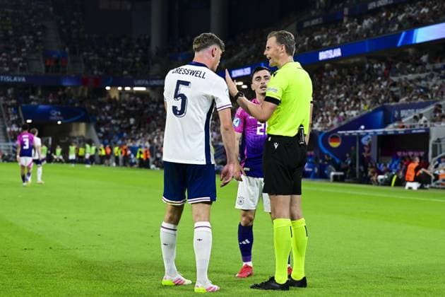 BRATISLAVA - Charlie Cresswell of England U21, U 21 Paul Nebel of Germany U21, referee Sander van der Eijk (l-r) at the National Football Stadium during the Under-21 European Championship, EM, Europameisterschaft final between Young England and Young Germany. ANP Hollandse Hoogte UEFA European Under-21 Championship 2025 Final 2024 25 xVIxANPxSportx xGerritxvanxKeulenxIVx 530648526 originalFilename: 530648526.jpg