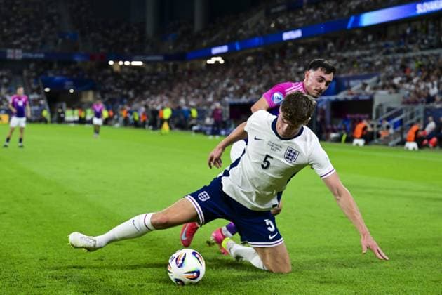 BRATISLAVA - Charlie Cresswell of England U21, U 21 Paul Nebel of Germany U21 (l-r) at the National Football Stadium during the Under-21 European Championship, EM, Europameisterschaft final between Young England and Young Germany. ANP Hollandse Hoogte UEFA European Under-21 Championship 2025 Final 2024 25 xVIxANPxSportx xGerritxvanxKeulenxIVx 530648649 originalFilename: 530648649.jpg