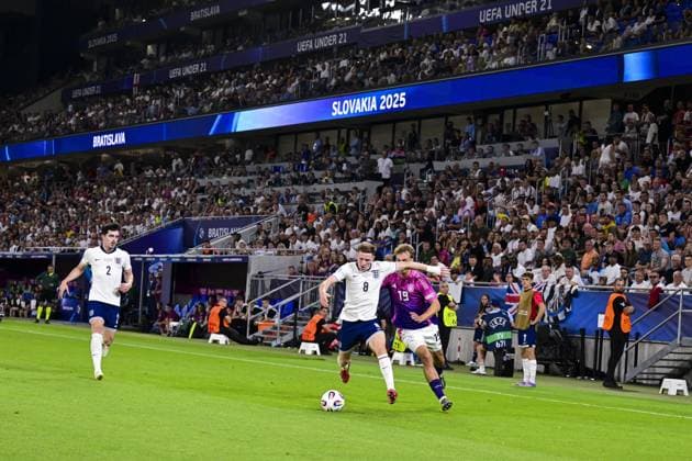 BRATISLAVA - Tino Livramento of England U21, U 21 Elliot Anderson of England U21, Nelson Weiper of Germany U21(l-r) at the National Football Stadium during the Under-21 European Championship, EM, Europameisterschaft final between Young England and Young Germany. ANP Hollandse Hoogte UEFA European Under-21 Championship 2025 Final 2024 25 xVIxANPxSportx xGerritxvanxKeulenxIVx 530649952 originalFilename: 530649952.jpg