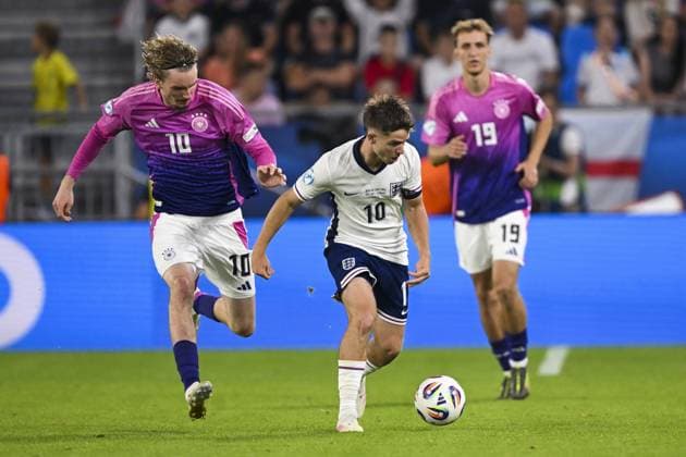 BRATISLAVA - Nick Woltemade of Germany U21, U 21 James McAtee of England U21 (l-r) at the National Football Stadium during the Under-21 European Championship, EM, Europameisterschaft final between Young England and Young Germany. ANP Hollandse Hoogte UEFA European Under-21 Championship 2025 Final 2024 25 xVIxANPxSportx xGerritxvanxKeulenxIVx 530650665 originalFilename: 530650665.jpg