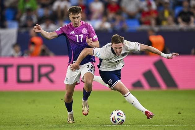 BRATISLAVA - Brajan Gruda of Germany U21, U 21 Elliot Anderson of England U21 (l-r) at the National Football Stadium during the Under-21 European Championship, EM, Europameisterschaft final between Young England and Young Germany. ANP Hollandse Hoogte UEFA European Under-21 Championship 2025 Final 2024 25 xVIxANPxSportx xGerritxvanxKeulenxIVx 530650893 originalFilename: 530650893.jpg