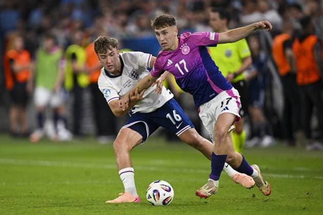 BRATISLAVA - Jack Hinshelwood of England U21, U 21 Brajan Gruda of Germany U21 (l-r) at the National Football Stadium during the Under-21 European Championship, EM, Europameisterschaft final between Young England and Young Germany. ANP Hollandse Hoogte UEFA European Under-21 Championship 2025 Final 2024 25 xVIxANPxSportx xGerritxvanxKeulenxIVx 530650982 originalFilename: 530650982.jpg