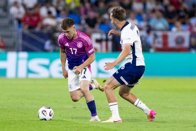 UEFA U21, U 21 Europameisterschaft, Finale: England - Deutschland; 28.06.2025 Brajan Gruda (Deutschland, 17), Jack Hinshelwood (England, 16) bei der UEFA U21-Europameisterschaft im Finalspiel England - Deutschland, am 28.06.2025, National Football Stadium, Bratislava, Slowakei Copyright: xBEAUTIFULxSPORTS Meuselx