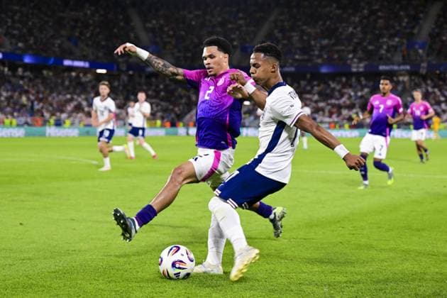 BRATISLAVA - Nnamdi Collins of Germany U21, U 21 Samuel LLing Junior of England (l-r) at the National Football Stadium during the Under-21 European Championship, EM, Europameisterschaft final between Young England and Young Germany. ANP Hollandse Hoogte UEFA European Under-21 Championship 2025 Final 2024 25 xVIxANPxSportx xGerritxvanxKeulenxIVx 530652413 originalFilename: 530652413.jpg