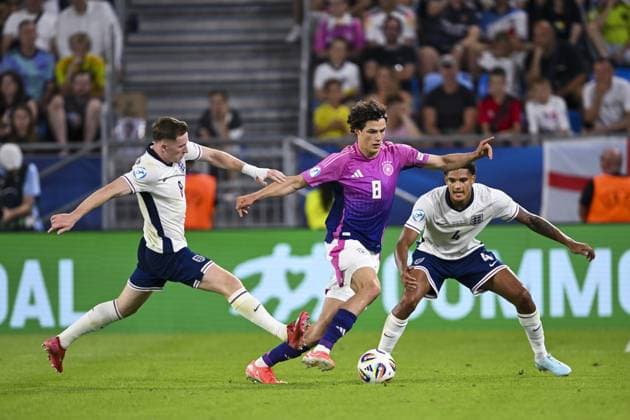 BRATISLAVA - Elliot Anderson of England U21, U 21 Marlin Rohl of Germany U21, Jarell Quansah of England U21 (l-r) at the National Football Stadium during the Under-21 European Championship, EM, Europameisterschaft final between Young England and Young Germany. ANP Hollandse Hoogte UEFA European Under-21 Championship 2025 Final 2024 25 xVIxANPxSportx xGerritxvanxKeulenxIVx 530652856 originalFilename: 530652856.jpg