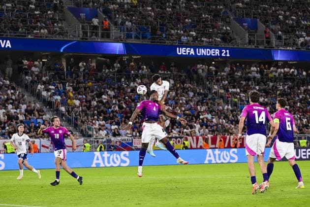 BRATISLAVA - Bright Arrey Mbi of Germany U21, U 21 Jarell Quansah of England U21 (l-r) at the National Football Stadium during the Under-21 European Championship, EM, Europameisterschaft final between Young England and Young Germany. ANP Hollandse Hoogte UEFA European Under-21 Championship 2025 Final 2024 25 xVIxANPxSportx xGerritxvanxKeulenxIVx 530653065 originalFilename: 530653065.jpg