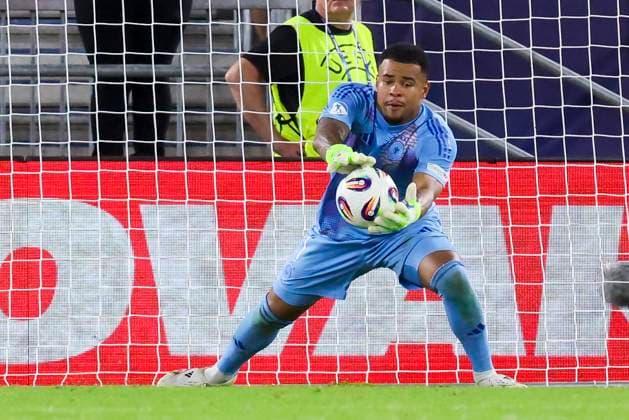 Torhueter Noah Atubolu (Germany) kontrolliert den Ball, UEFA European Under-21 Championship 2025 Final, England v Germany Final, National Football Stadium am 28. June 2025 in Bratislava, Slowakei. (Foto von Marco Steinbrenner DeFodi Images) Torhueter Noah Atubolu (Germany) controls the ball, UEFA European Under-21 Championship 2025 Final, England v Germany Final, National Football Stadium, June 28, 2025 in Bratislava, Slovakia. (Photo by Marco Steinbrenner DeFodi Images) *** Goalkeeper Noah Atubolu Germany controls the ball, UEFA European Under 21 Championship 2025 Final, England v Germany Final, National Football Stadium on June 28, 2025 in Bratislava, Slovakia Photo by Marco Steinbrenner DeFodi Images Goalkeeper Noah Atubolu Germany controls the ball, UEFA European Under 21 Championship 2025 Final, England v Germany Final, National Football Stadium, June 28, 2025 in Bratislava, Slovakia Photo by Marco Steinbrenner DeFodi Images