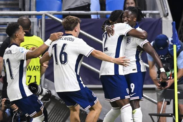 BRATISLAVA - Jonathan Rowe of England U21, U 21 (r) receives congratulations after scoring 3-2 at the National Football Stadium during the Under-21 European Championship, EM, Europameisterschaft final between Young England and Young Germany. ANP Hollandse Hoogte UEFA European Under-21 Championship 2025 Final 2024 25 xVIxANPxSportx xGerritxvanxKeulenxIVx 530653625 originalFilename: 530653625.jpg