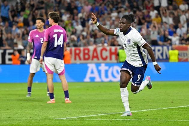 Bratislava, Narodny futbalovy stadion - Tehelne Pole, 28.06.25, SVK, Herren, UEFA U21, U 21 Europameisterschaft, Finale, England-Deutschland Bild: Jonathan ROWE (England) jubelt nach seinem Tor zum 3:2 UEFA regulations prohibit any use of photographs as image sequences and or quasi-video. Bratislava Slowakei