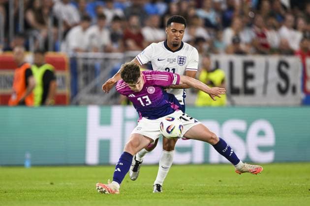 BRATISLAVA - Lukas Ullrich of Germany U21, U 21 Ethan Nwaneri of England U21 (l-r) at the National Football Stadium during the Under-21 European Championship, EM, Europameisterschaft final between Young England and Young Germany. ANP Hollandse Hoogte UEFA European Under-21 Championship 2025 Final 2024 25 xVIxANPxSportx xGerritxvanxKeulenxIVx 530655078 originalFilename: 530655078.jpg