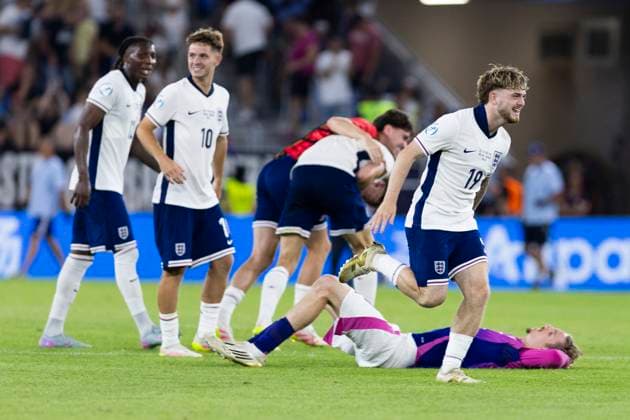UEFA U21, U 21 Europameisterschaft, Finale: England - Deutschland; 28.06.2025 Harvey Elliott (England, 19) jubelt, Nick Woltemade (Deutschland, 10) am Boden bei der UEFA U21-Europameisterschaft im Finalspiel England - Deutschland, am 28.06.2025, National Football Stadium, Bratislava, Slowakei Copyright: xBEAUTIFULxSPORTS Meuselx