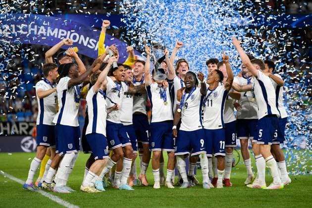 England lift the UEFA Under 21 Euro 2025 Trophy England U21, U 21 v Netherlands U21, UEFA U21 Championship, Final, National Football Stadium, Bratislava, Slovakia - 28 Jun 2025Bratislava National Football Stadium Slovakia  Copyright: xAlexxNicodim Shutterstockx 15377260fe