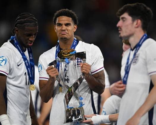 Jarrell Quansah of England U21, U 21 celebrates with the trophy England U21 v Netherlands U21, UEFA U21 Championship, Final, National Football Stadium, Bratislava, Slovakia - 28 Jun 2025Bratislava National Football Stadium Slovakia  Copyright: xAlexxNicodim Shutterstockx 15377260fs