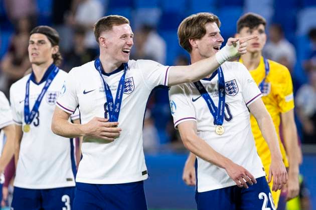 UEFA U21, U 21 Europameisterschaft, Finale: England - Deutschland; 28.06.2025 Elliot Anderson (England, 8), Alex Scott (England, 20) bei der UEFA U21-Europameisterschaft im Finalspiel England - Deutschland, am 28.06.2025, National Football Stadium, Bratislava, Slowakei Copyright: xBEAUTIFULxSPORTS Meuselx
