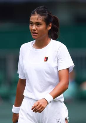 Wimbledon Championships 2025 AELTC, Saturday Practice, London, UK - 28 06 2025 Emma Raducanu (GBR) Practices at Wimbledon ahead of the 2025 Championships London Wimbledon London GBR, UK NEWSPAPERS OUT Copyright: xMarkxGreenwoodx