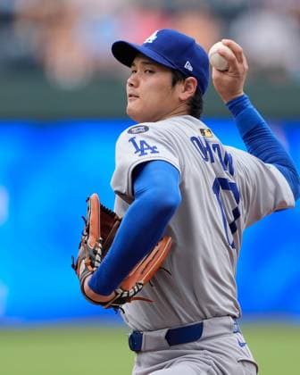 June 28, 2025: Los Angeles Dodgers starting pitcher Shohei Ohtani (17) delivers a pitch against the Royals at Kauffman Stadium Kansas City, Missouri. CSM. Kansas City United States - ZUMAc04_ 20250628_zma_c04_005 Copyright: xJonxRobichaudx