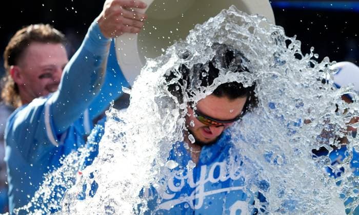 June 28, 2025: Bobby Witt Jr. (7) and Kansas City Royals outfielder Kyle Isbel give Kansas City Royals first base Vinnie Pasquantino (9) a gatorade bath after a big win against the Dodgers at Kauffman Stadium Kansas City, Missouri. CSM. Kansas City United States - ZUMAc04_ 20250628_zma_c04_003 Copyright: xJonxRobichaudx
