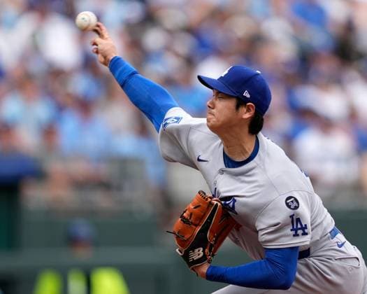 June 28, 2025: Los Angeles Dodgers starting pitcher Shohei Ohtani (17) delivers a pitch against the Royals at Kauffman Stadium Kansas City, Missouri. CSM. Kansas City United States - ZUMAc04_ 20250628_zma_c04_009 Copyright: xJonxRobichaudx