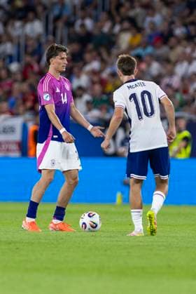 UEFA U21, U 21 Europameisterschaft, Finale: England - Deutschland; 28.06.2025 Tim Oermann (Deutschland, 14), James McAtee (England, 10) bei der UEFA U21-Europameisterschaft im Finalspiel England - Deutschland, am 28.06.2025, National Football Stadium, Bratislava, Slowakei Copyright: xBEAUTIFULxSPORTS Meuselx