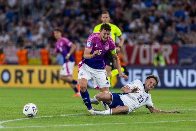 UEFA U21, U 21 Europameisterschaft, Finale: England - Deutschland; 28.06.2025 Tyler Morton (England, 23), Eric Martel (Deutschland, 6) bei der UEFA U21-Europameisterschaft im Finalspiel England - Deutschland, am 28.06.2025, National Football Stadium, Bratislava, Slowakei Copyright: xBEAUTIFULxSPORTS Meuselx