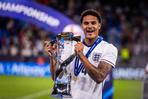 ENGLAND U21, U 21 - GERMANY U21 FINAL Jarell Quansah of England celebrates with a trophy after the UEFA European Under-21 Championship 2025 Final football match between England U21 and Germany U21. National Football Stadium (Tehelene Pole), Bratislava, Slovakia, June 28, 2025. Photo by Branislav Racko Copyright: xx _BRR4316
