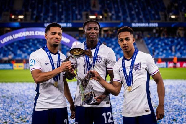 ENGLAND U21, U 21 - GERMANY U21 FINAL Ethan Nwaneri, Brooke Norton Cuffy, Omari Hutchinson of England celebrate with a trophy after the UEFA European Under-21 Championship 2025 Final football match between England U21 and Germany U21. National Football Stadium (Tehelene Pole), Bratislava, Slovakia, June 28, 2025. Photo by Branislav Racko Copyright: xx _BRR4430