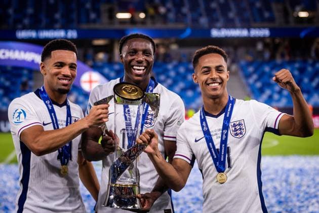 ENGLAND U21, U 21 - GERMANY U21 FINAL Ethan Nwaneri, Brooke Norton Cuffy, Omari Hutchinson of England celebrate with a trophy after the UEFA European Under-21 Championship 2025 Final football match between England U21 and Germany U21. National Football Stadium (Tehelene Pole), Bratislava, Slovakia, June 28, 2025. Photo by Branislav Racko Copyright: xx _BRR4439